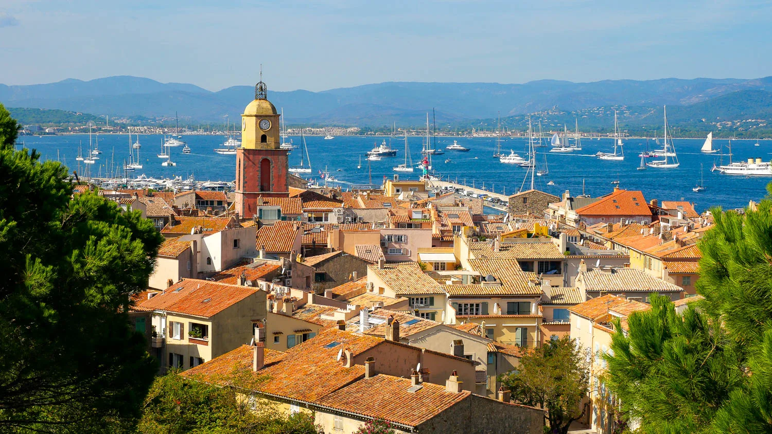 Golfe de Saint Tropez vue village clocher