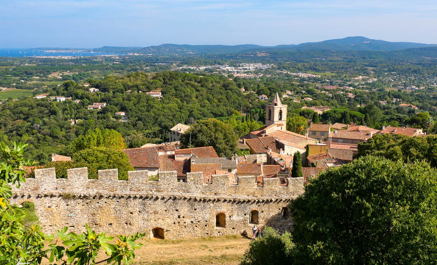 Village Grimaud vue mer Var France