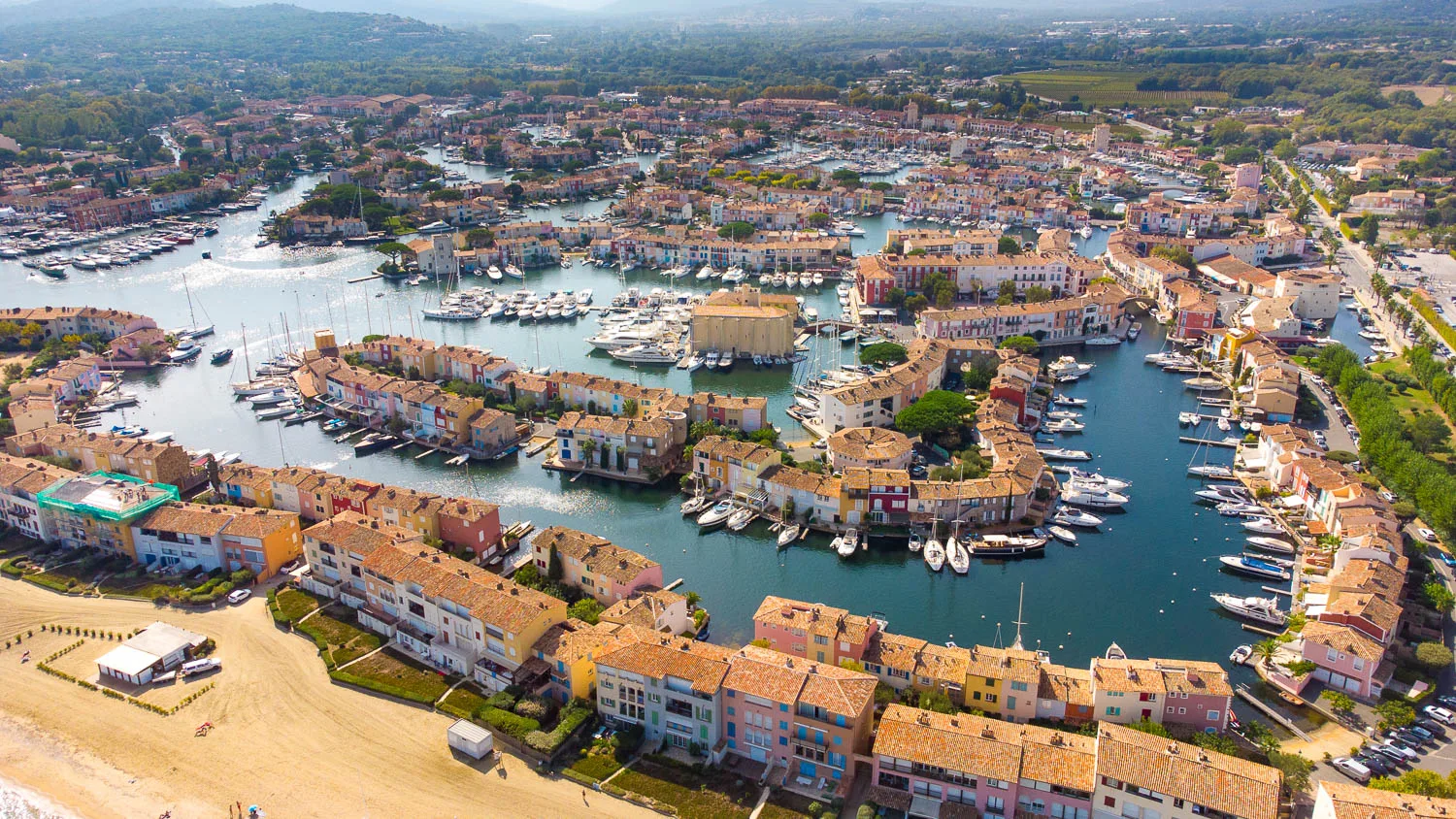 Cité lacustre de Port Grimaud Var France photo aérienne drone