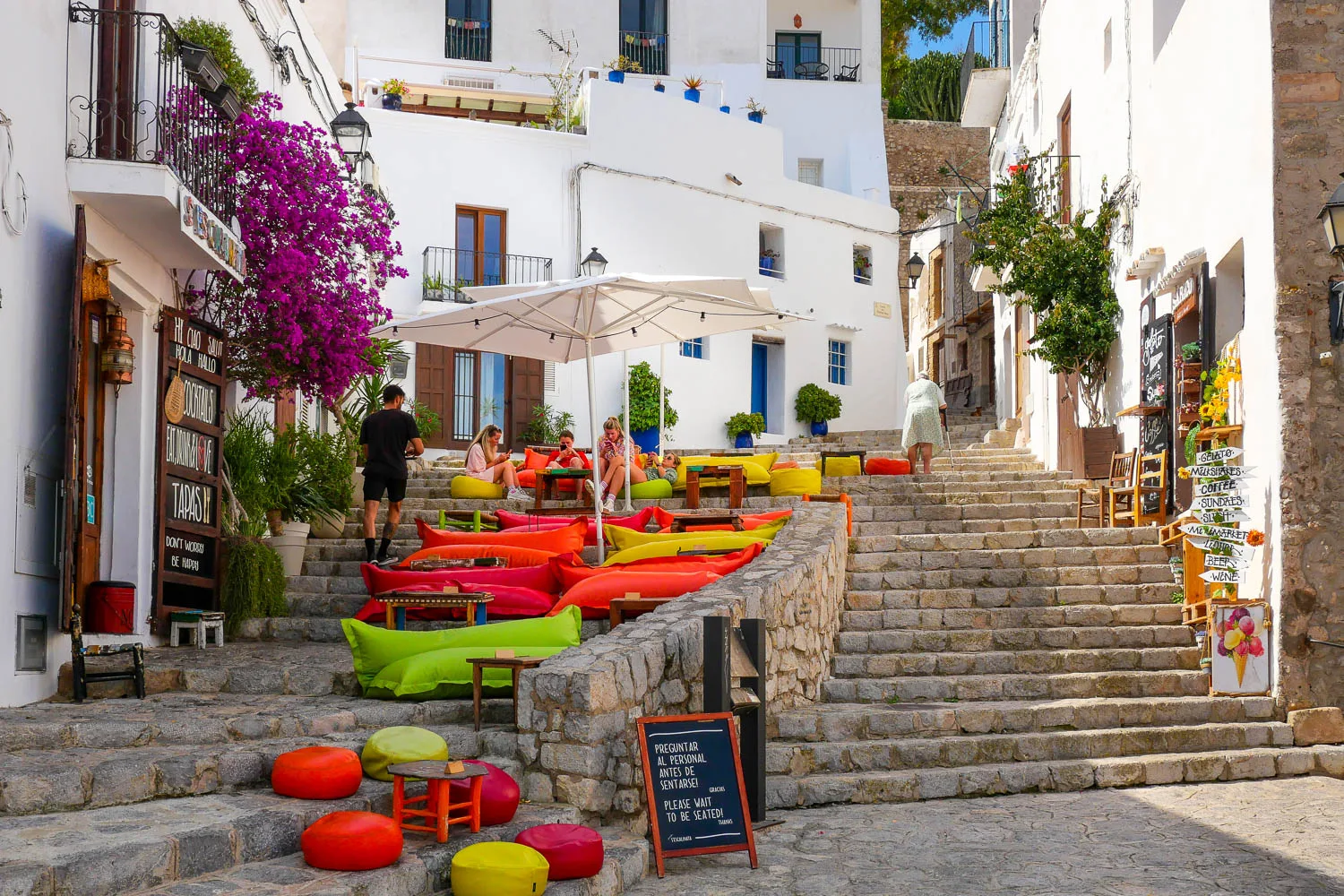 bar S'Escalinata cité fortifiée dalt vila ibiza espagne