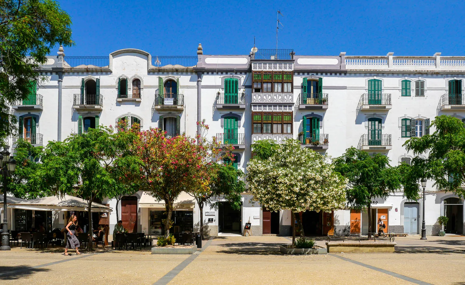 façades maisons place Vara de Rey Ibiza Espagne