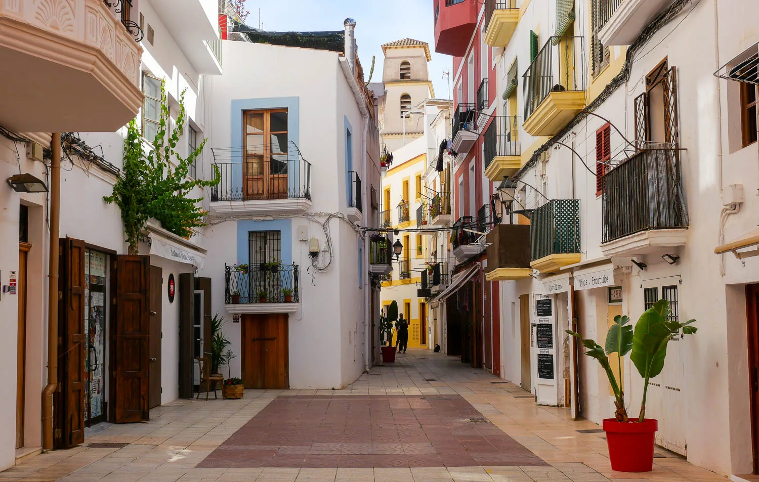 Ruelles maisons façades colorées quartier du port ibiza eivissa espagne