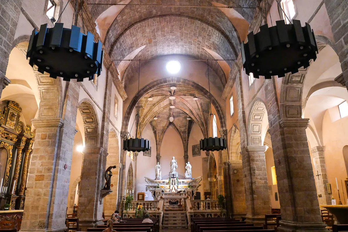 Alghero église Chiesa San Francesco intérieur Sardaigne Italie