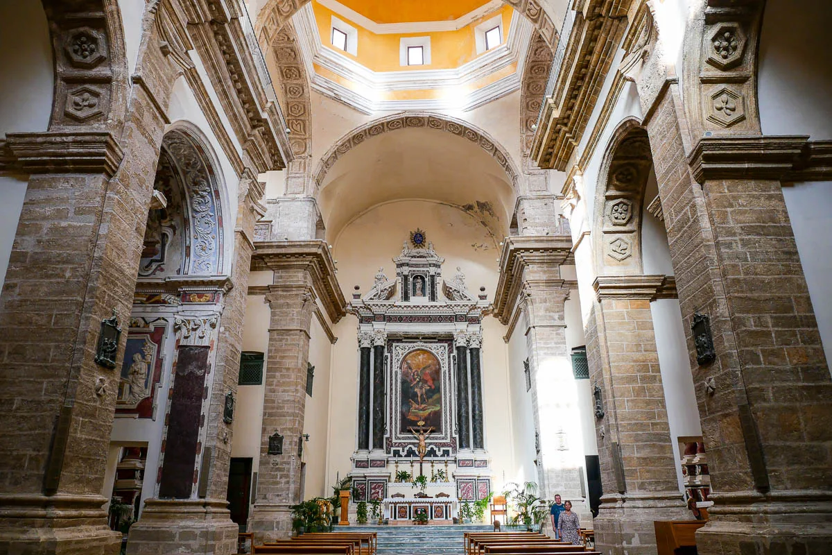 Alghero église intérieur chiesa di San Michele Sardaigne Italie