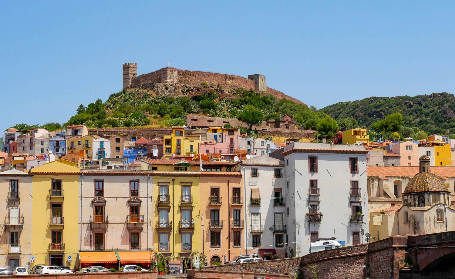 Vue sur le Castello Malaspina Bosa Sardaigne