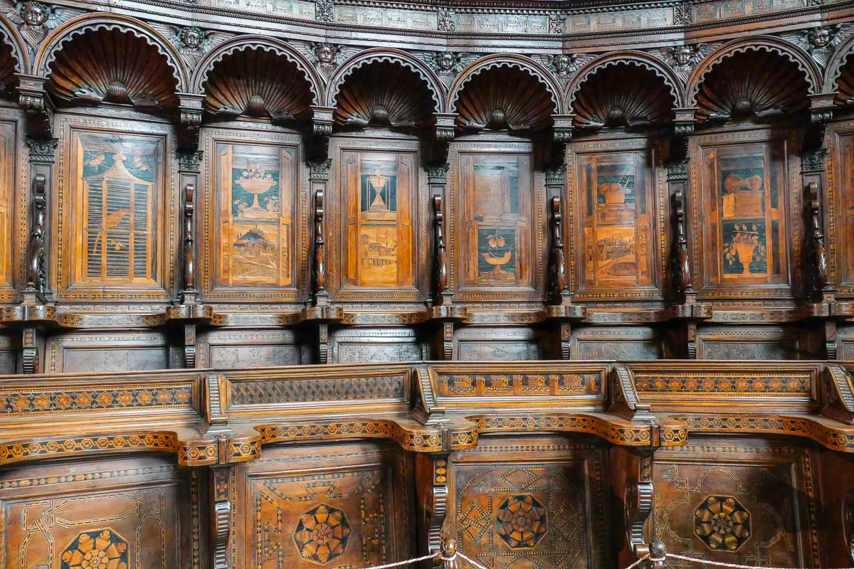 Cathédrale Alba Italie Cattedrale San Lorenzo stalles marquetées