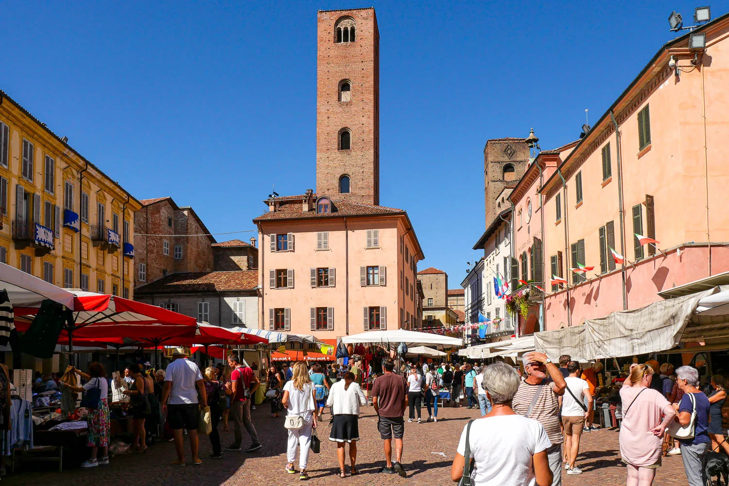 Visiter Alba ville Piémont Italie