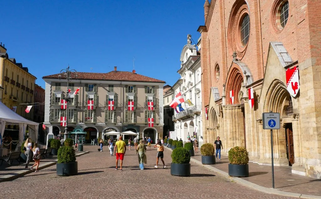 Visiter Asti ville Piémont Italie