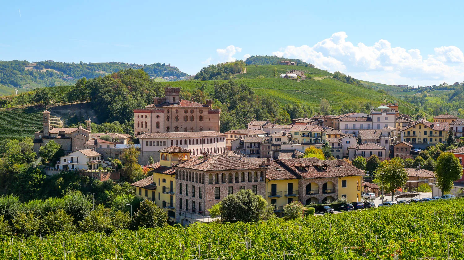 Village Barolo dans les Langhe au Piémont en Italie