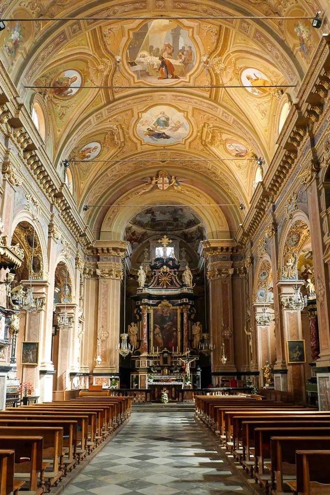 La Morra Piémont Italie intérieur église chiesa san martino