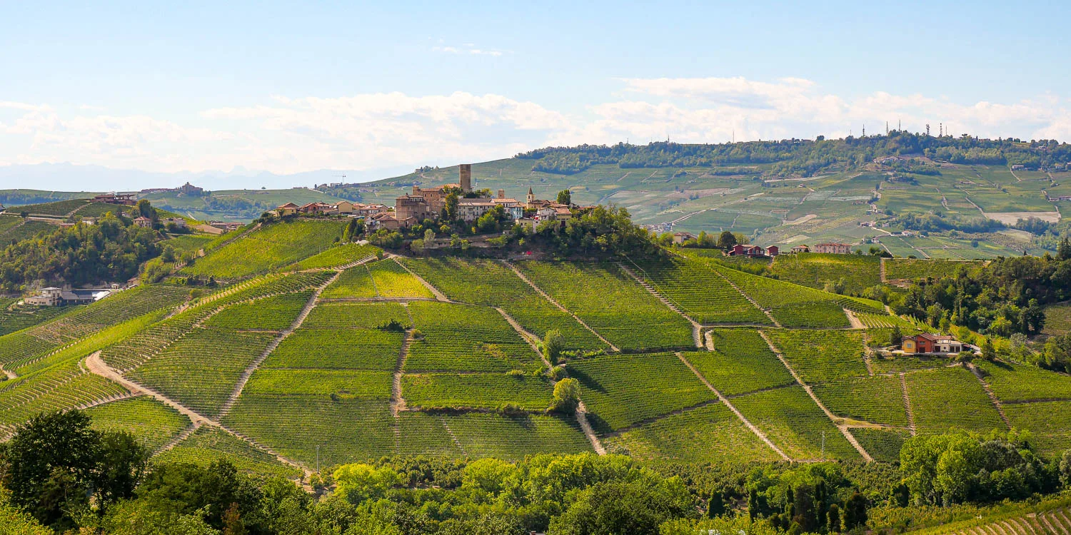 Parafada visiter les Langhe Italie panorama vignobles