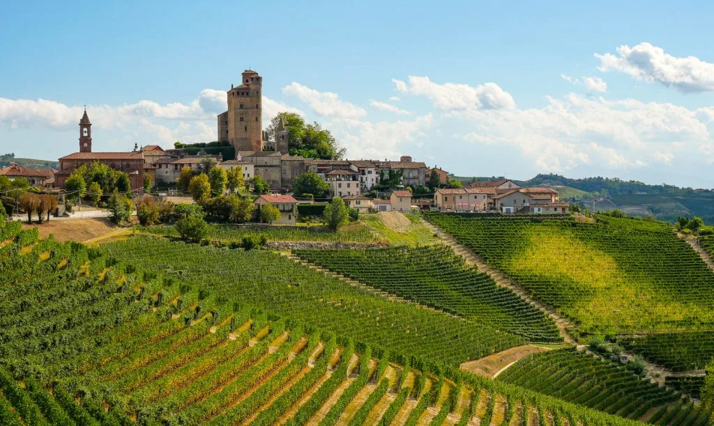 Serralunga d'Alba visiter les Langhe Italie panorama