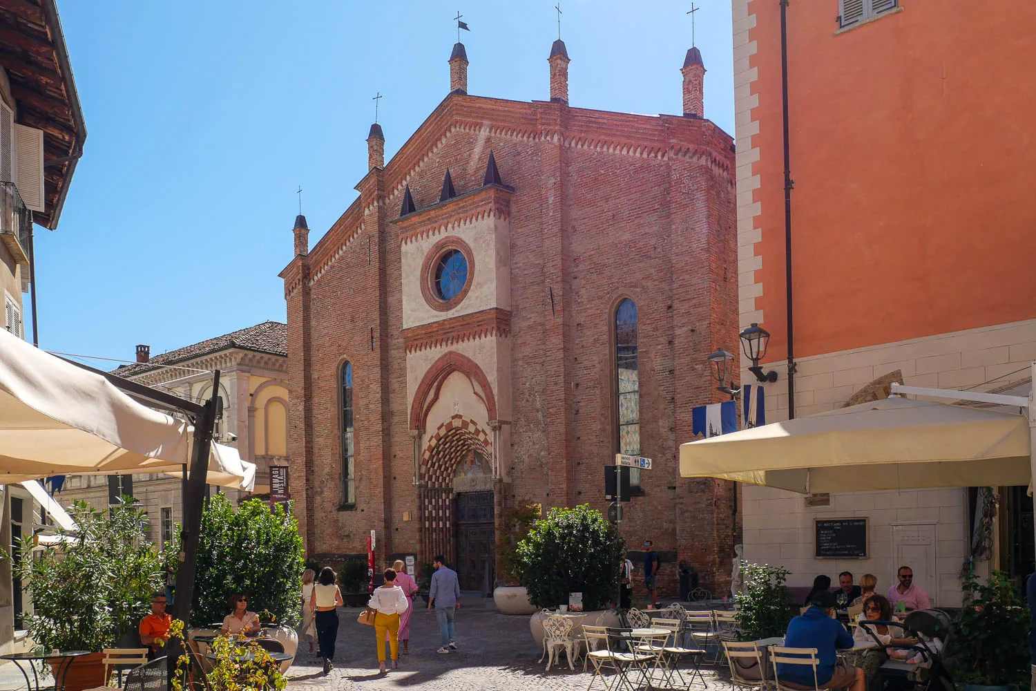 Visiter Alba chiesa san domenico église italie