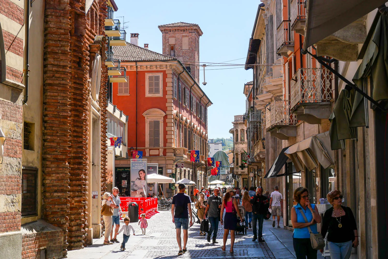 Via Vittorio Emanuele II Alba Italie