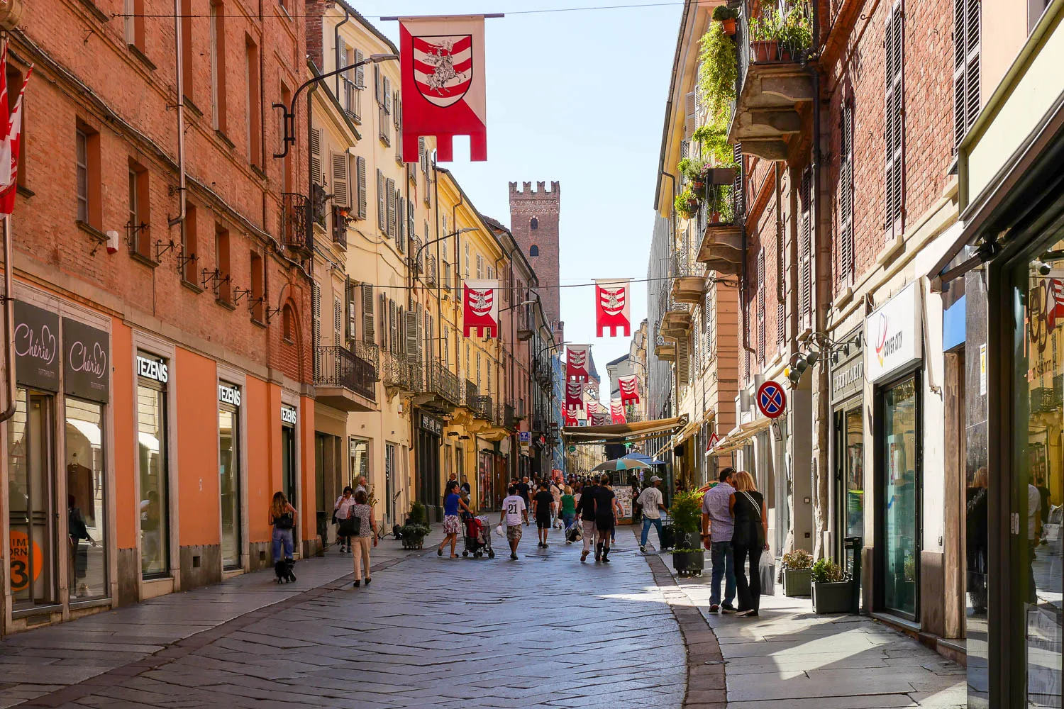 Corso Vittorio Alfieri voie piétonne Asti Italie