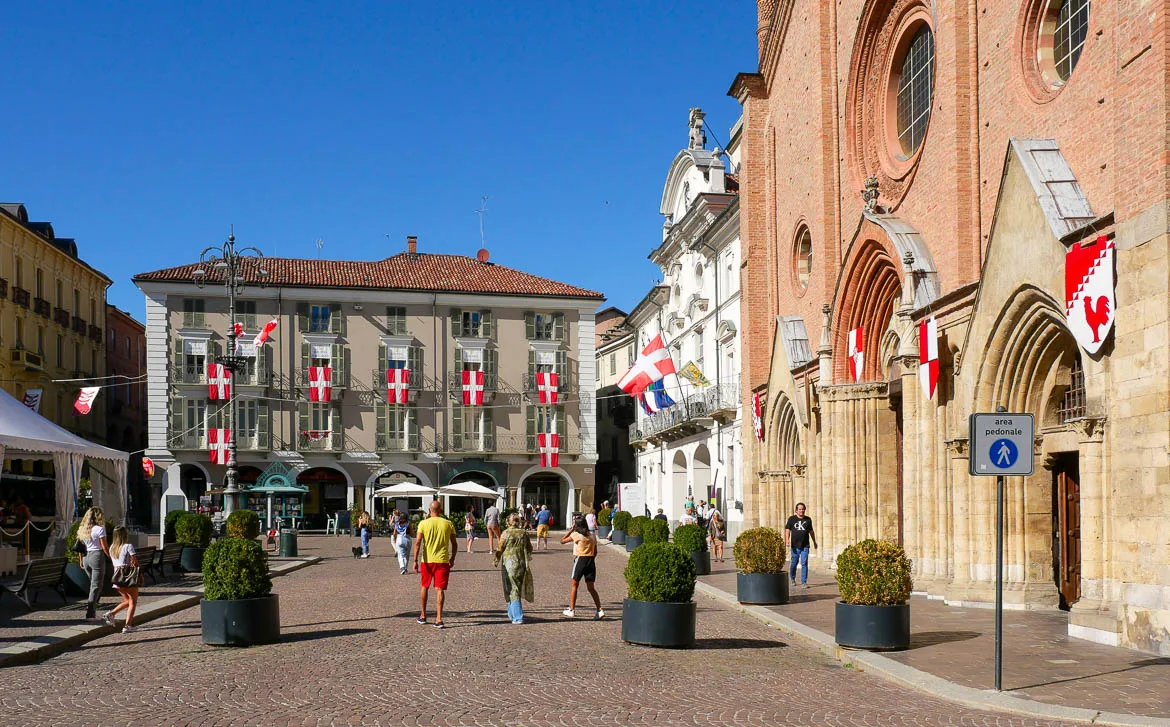 Visiter Asti ville Piémont Italie