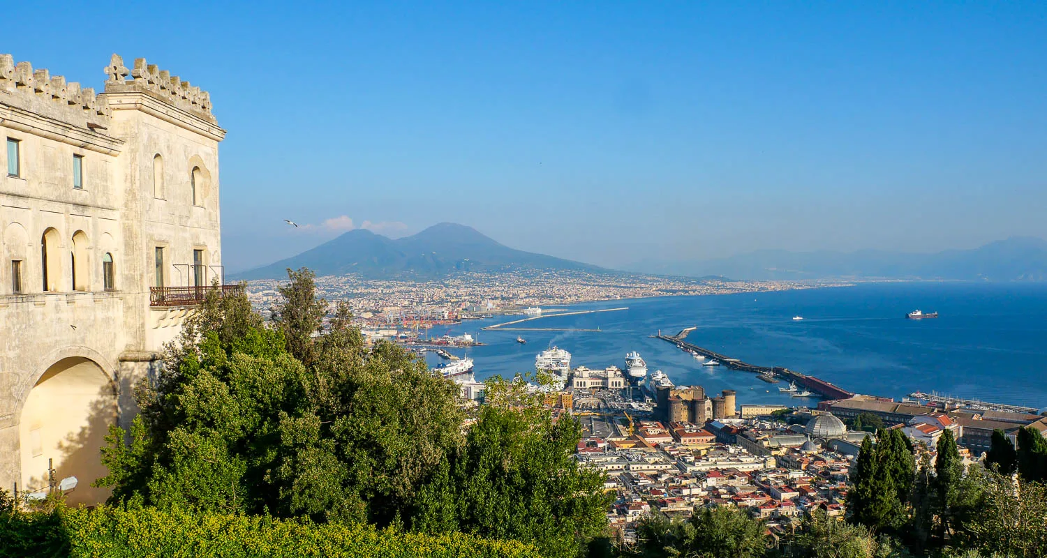 Panorama vue depuis la chartreuse san martino certosa naples italie baie volcan vesuve