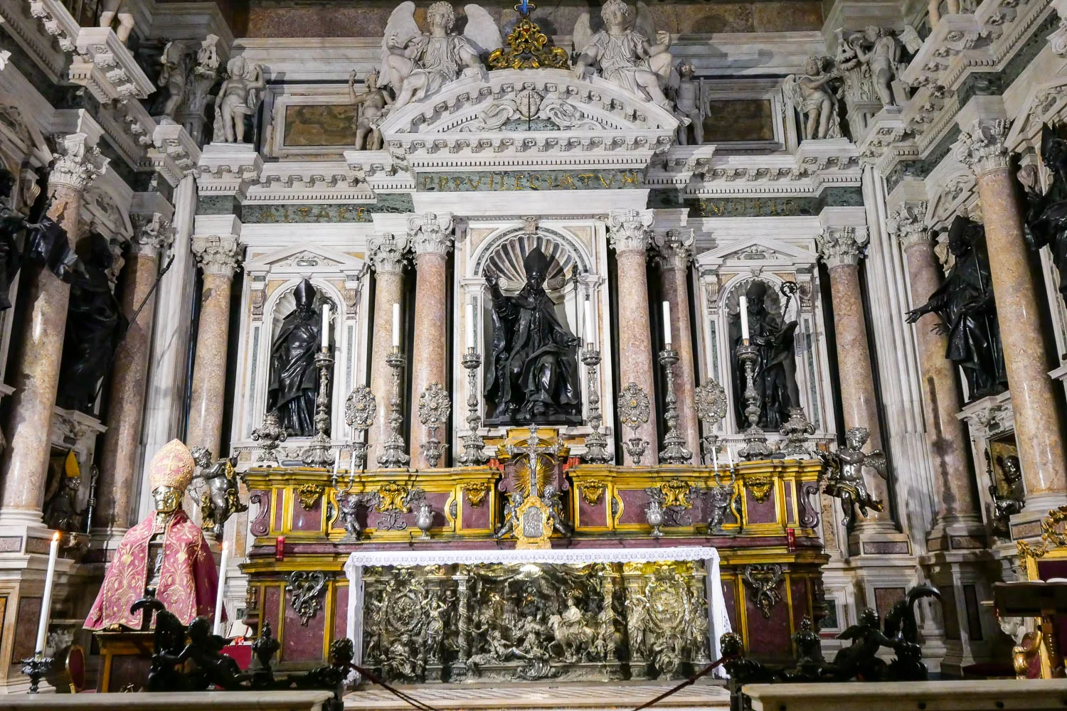 Plafond autel statue chapelle san gennaro cappella cathédrale naples duomo italie