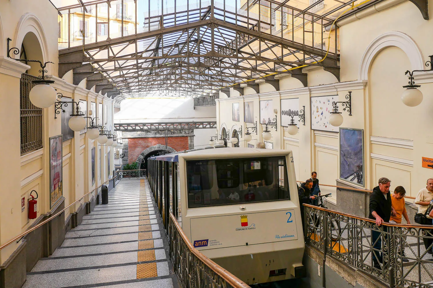 funiculaire colline de vomero naples italie