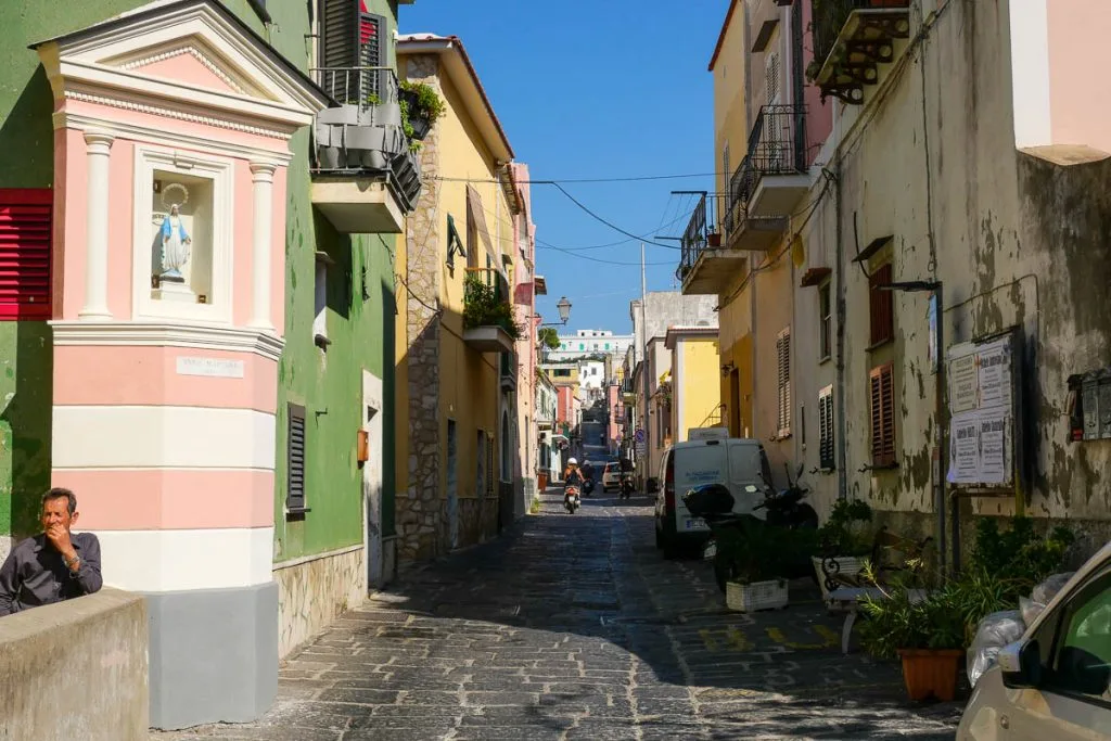 Procida Marina Chiaiolella rue
