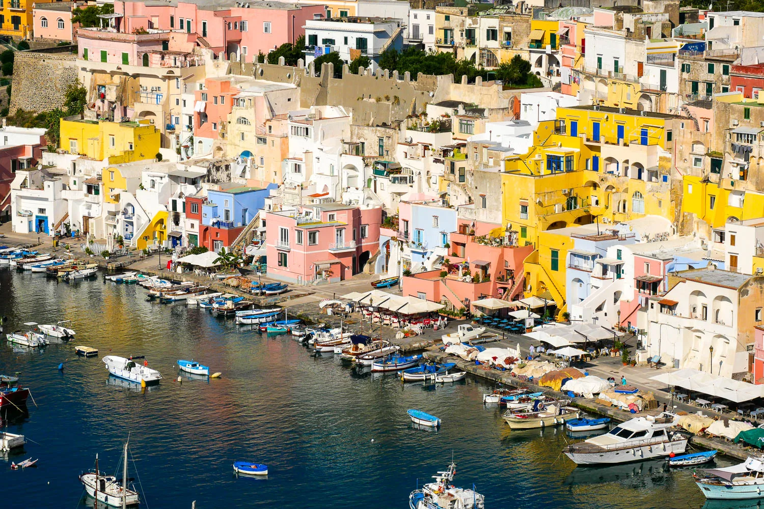Que faire à Procida maisons colorées port Marina Corricella Italie