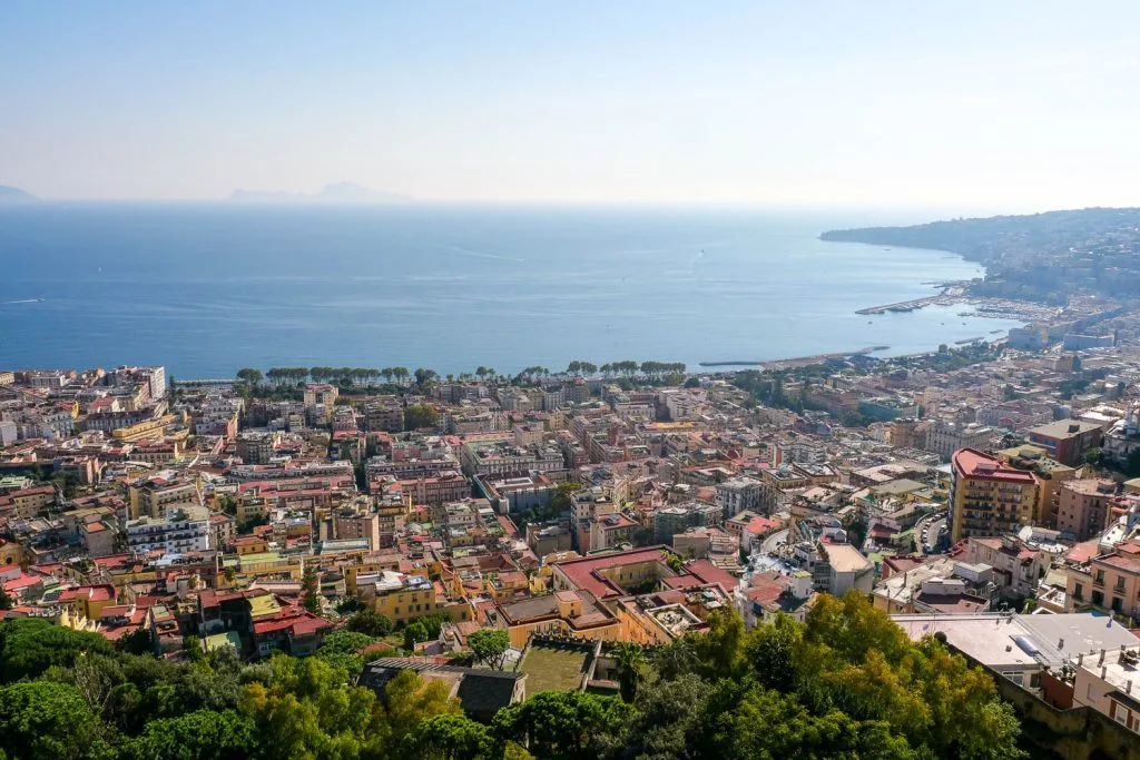 où loger à naples dans le quartier chiaia italie