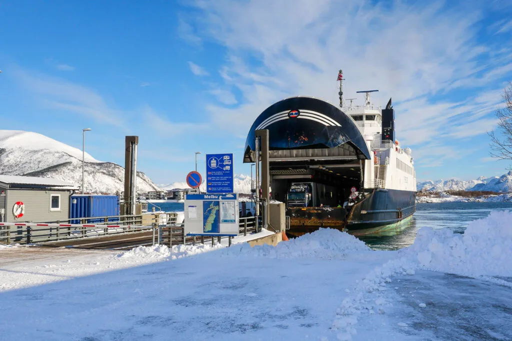ferry Melbu Fiskebøl vesteralen lofoten norvege