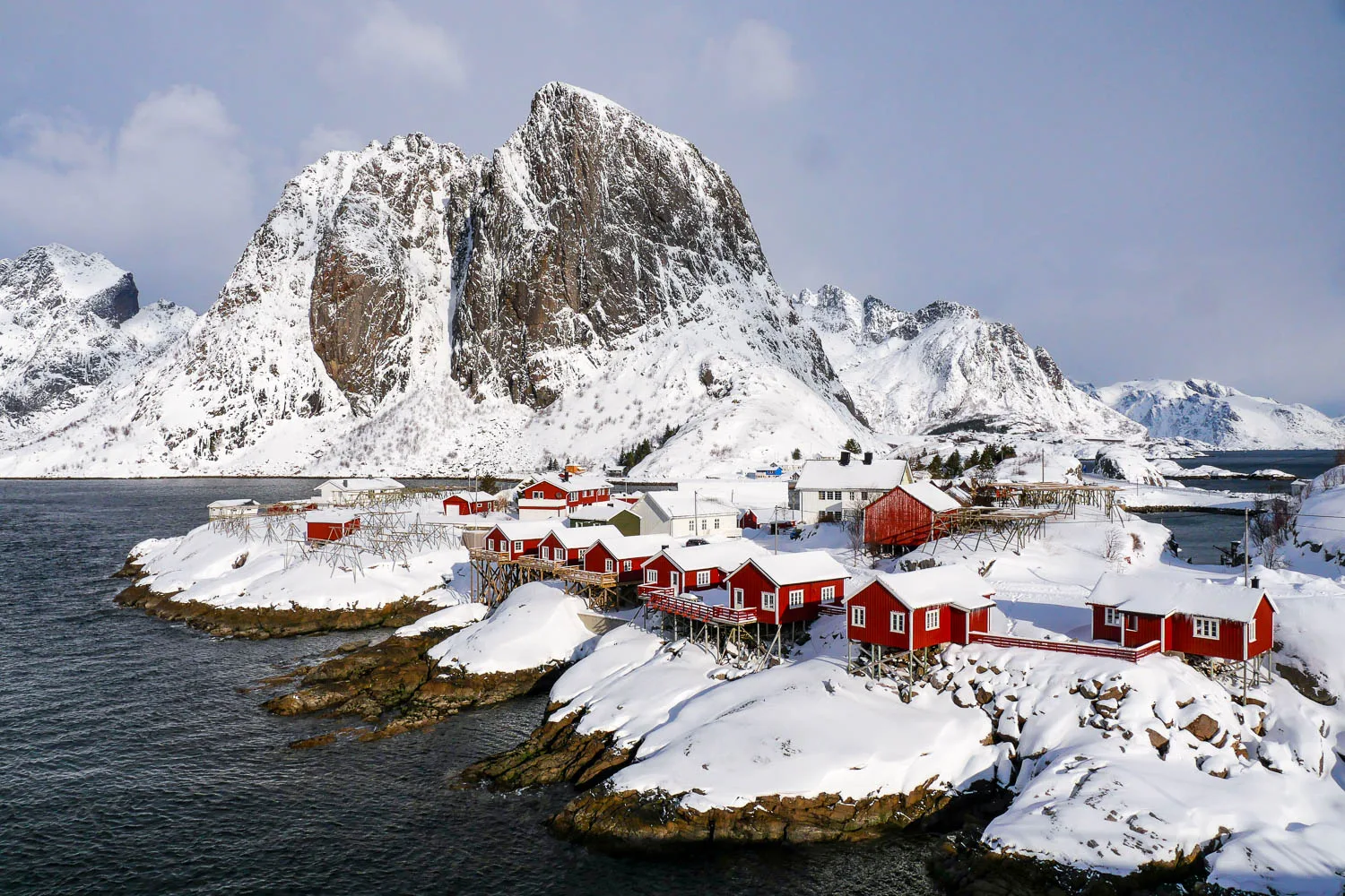 Hamnoy en hiver sous la neige îles Lofoten Norvège
