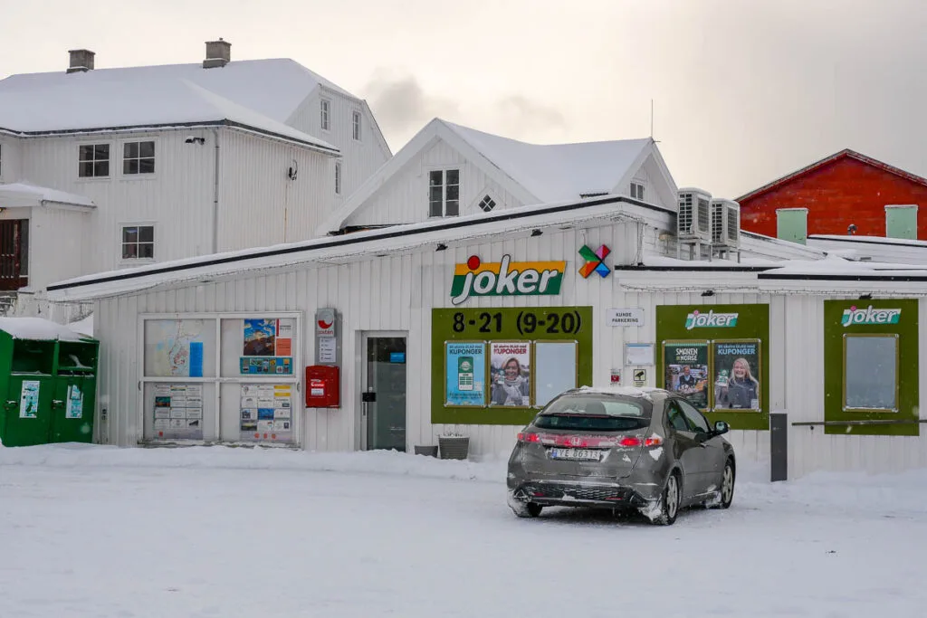 supermarché joker ballstad lofoten norvege