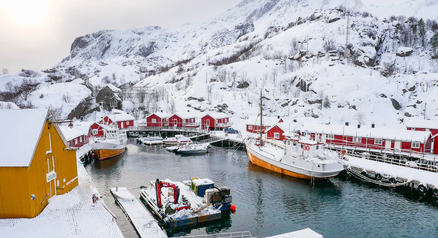Port village Nusfjord en hiver neige îles Lofoten Norvège
