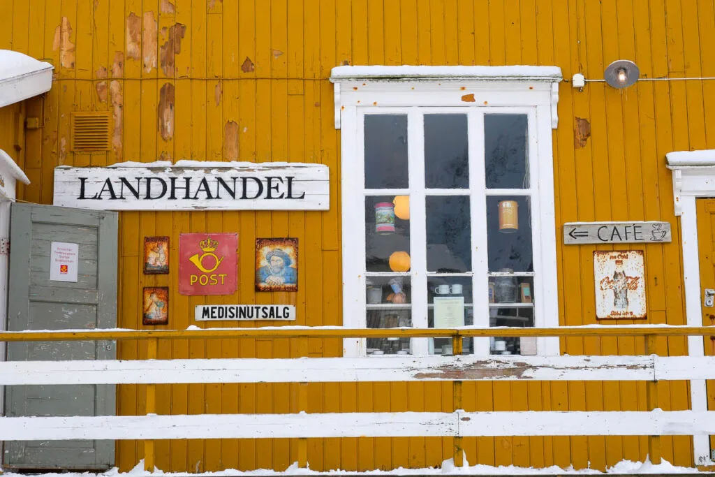 Café boutique Landhandel Nusfjord îles Lofoten Norvège