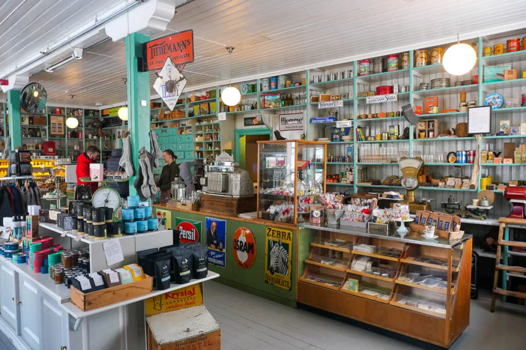 Café boutique Landhandel Nusfjord îles Lofoten Norvège