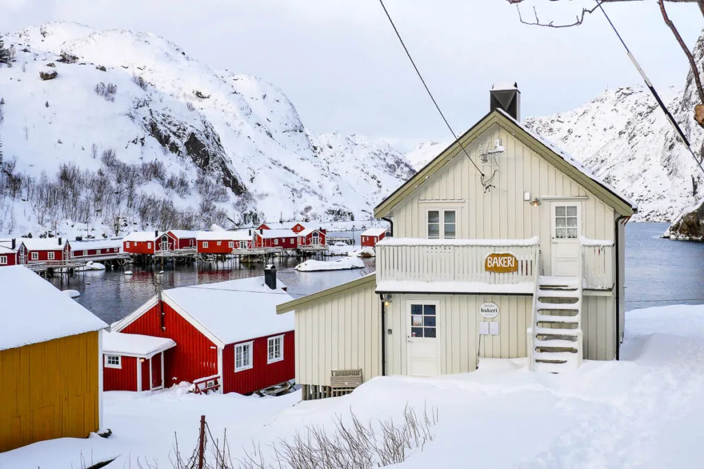 Bakeri village Nusfjord en hiver neige îles Lofoten Norvège