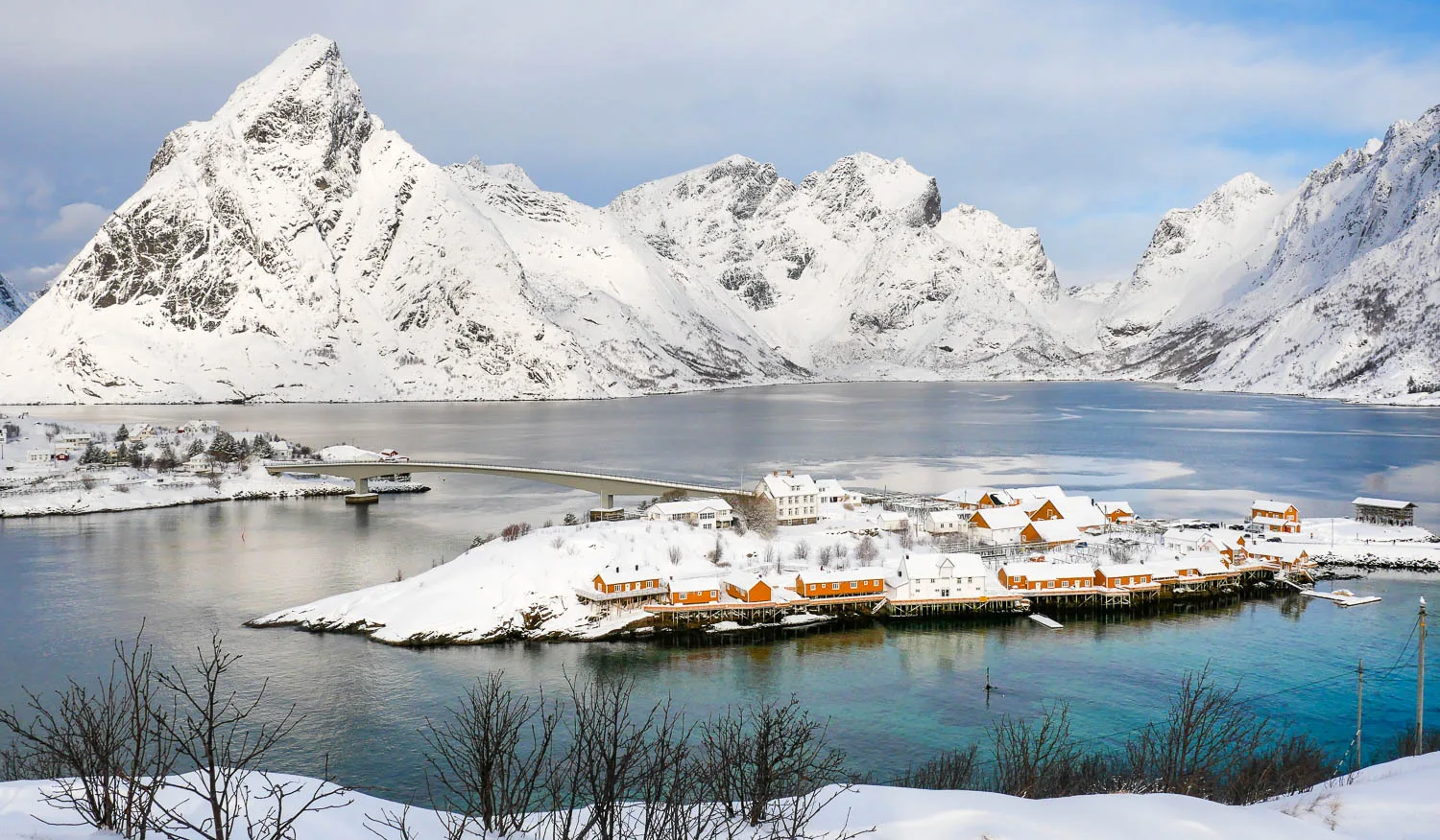 Vue sommet Sakrisoy hiver neige Lofoten Norvège