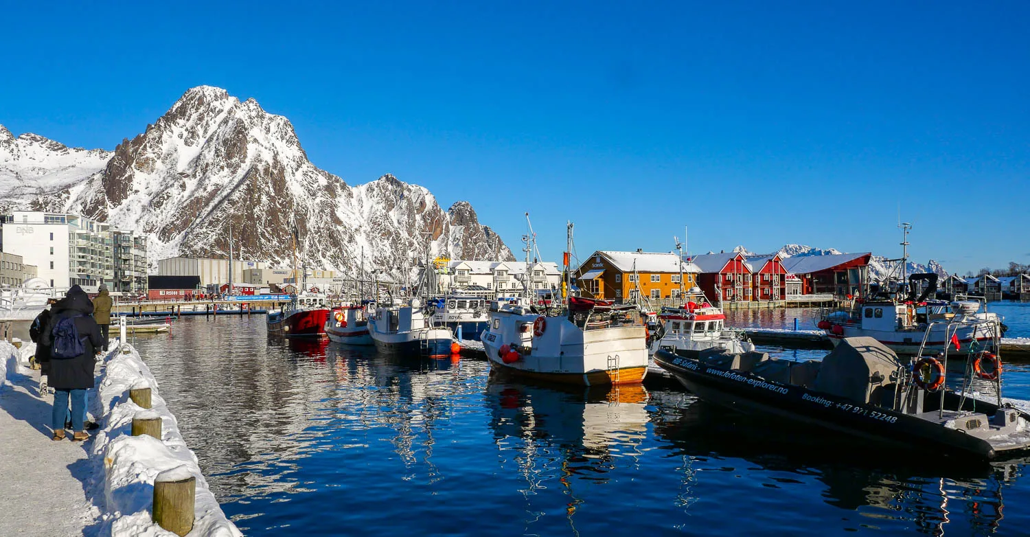 Quai port centre Svolvaer Norvège