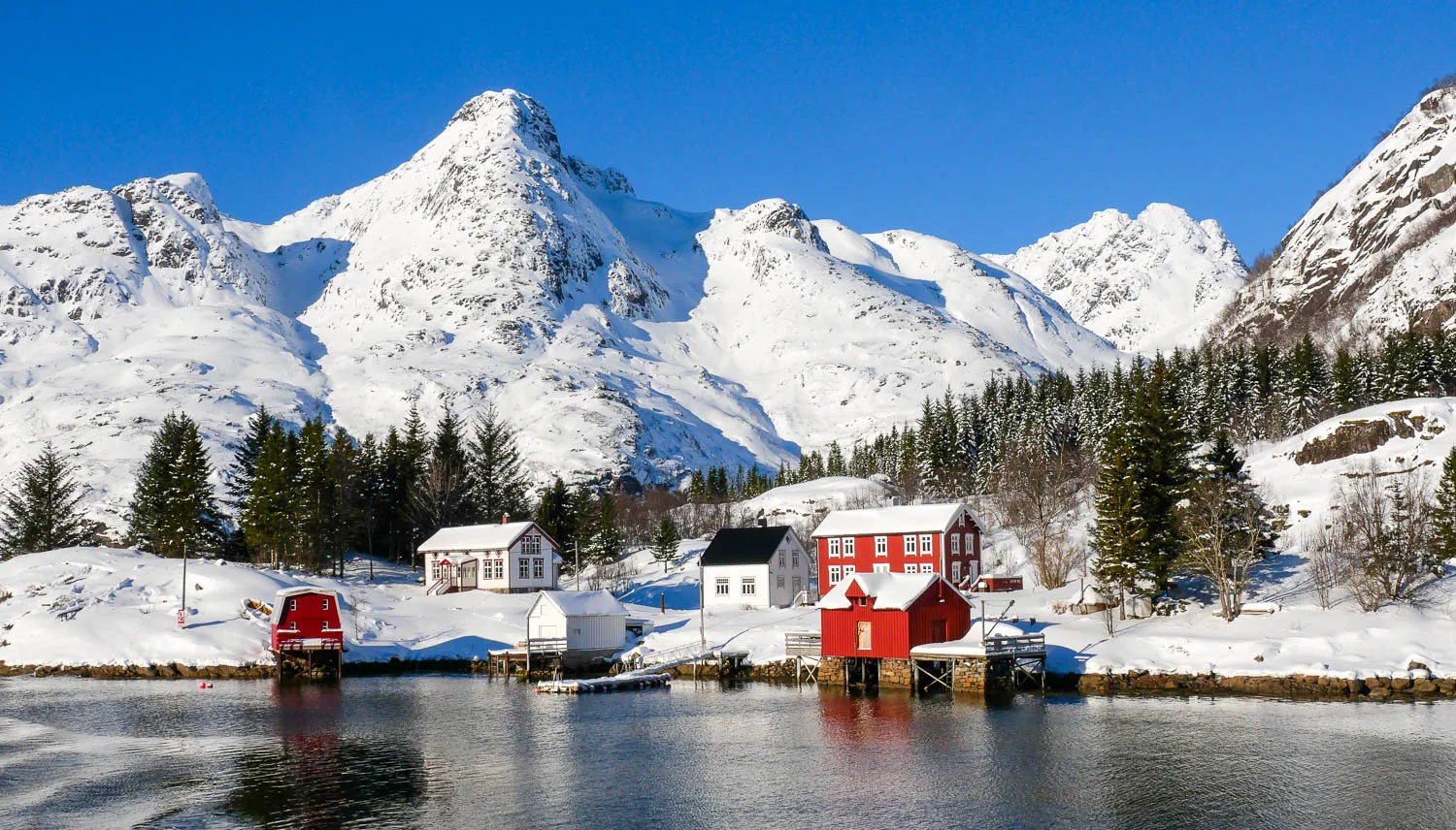 Croisière Trollfjord Lofoten paysages cabanes maisons rouges