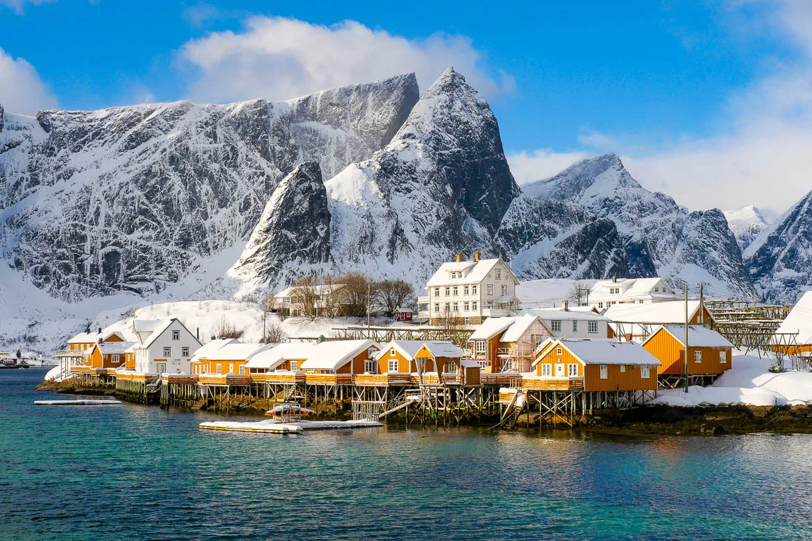 Visiter les îles Lofoten en hiver avec la neige Norvège Sakrisoy
