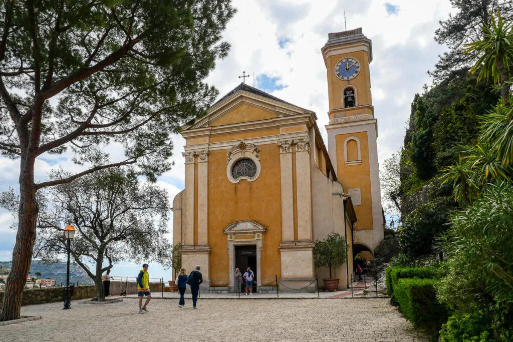 Façade et clocher église Notre Dame de l'Assomption Eze village