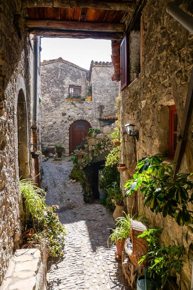 Rue Peillon village perché côte d'azur