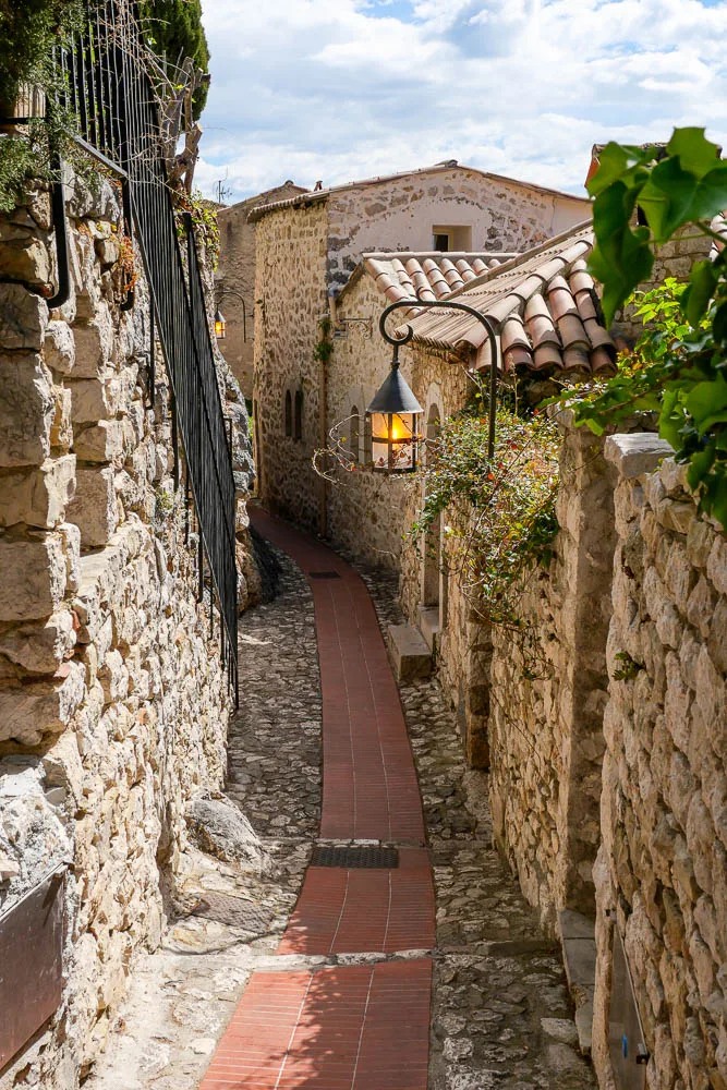 Rue village médiéval Eze Côte d'Azur France