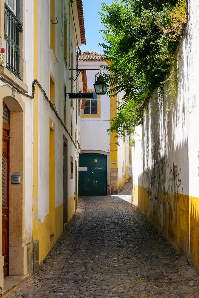 rue vieille ville que faire à Evora Portugal