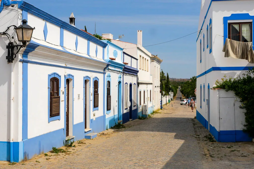 Rue village maisons bleues Cacela Velha Portugal