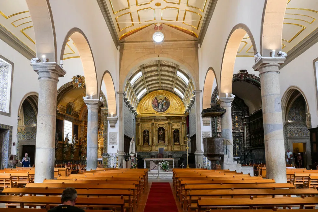 Intérieur nef cathédrale Faro Portugal