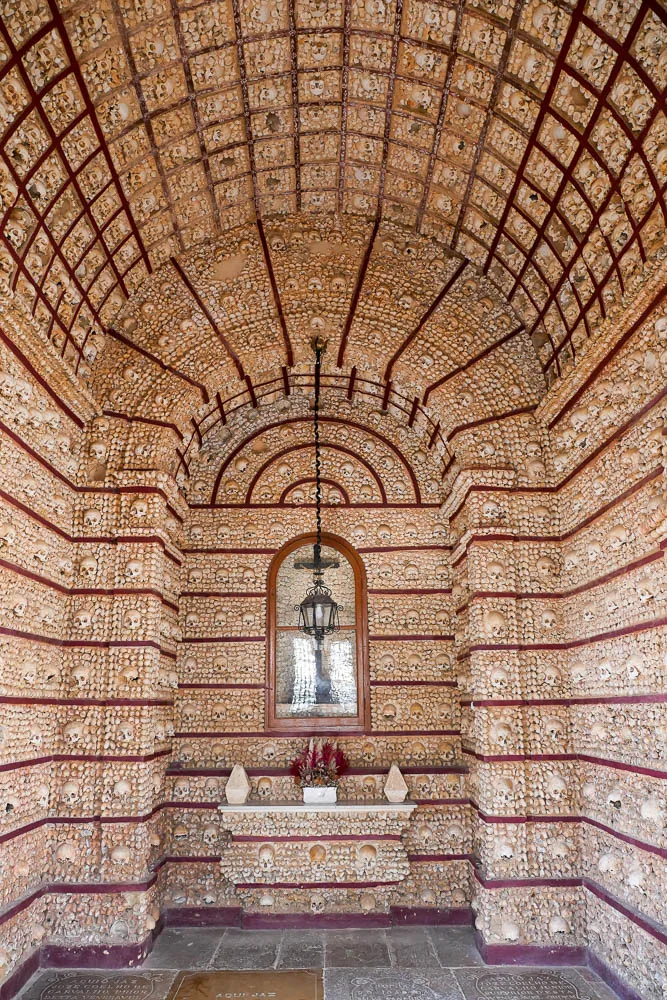 Igreja de Nossa Senhora do Monte do Carmo chapelle des os ossuaire Faro Portugal