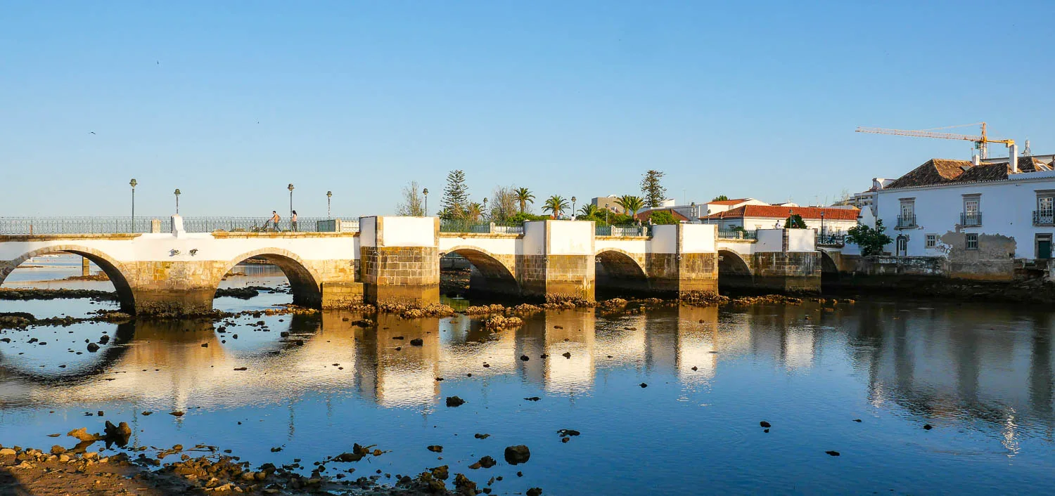 vieux pont romain tavira fleuve Gilão portugal