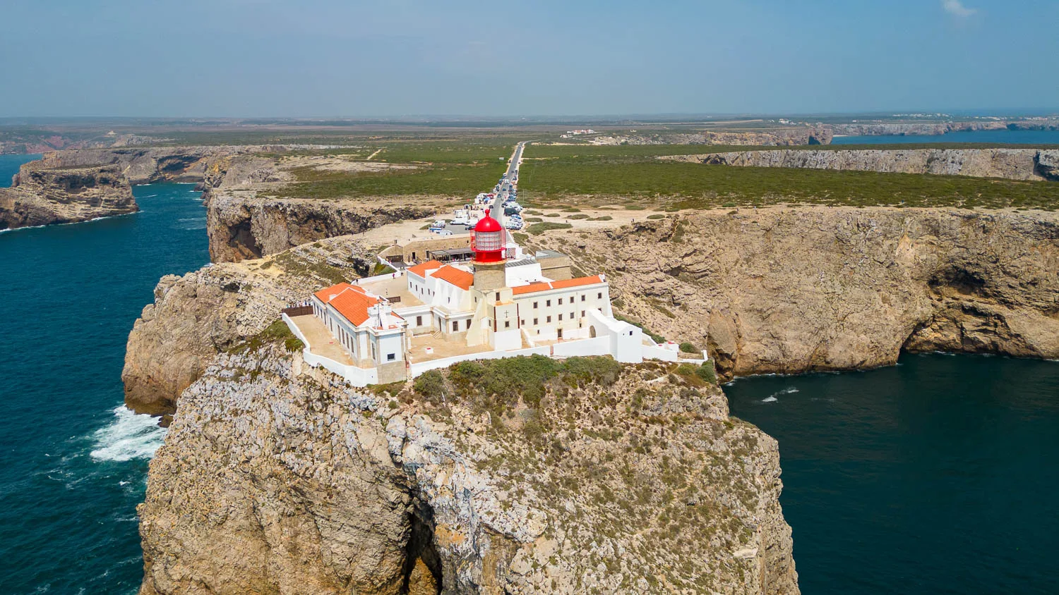 Visiter Cabo São Vicente Cap Saint Vincent Algarve Portugal falaises phare vue drone aérienne
