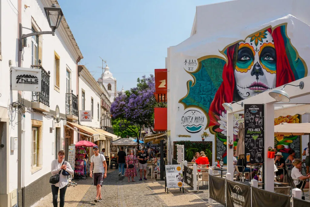 Vieille ville visiter Lagos Portugal Algarve fresque murale peinture street art