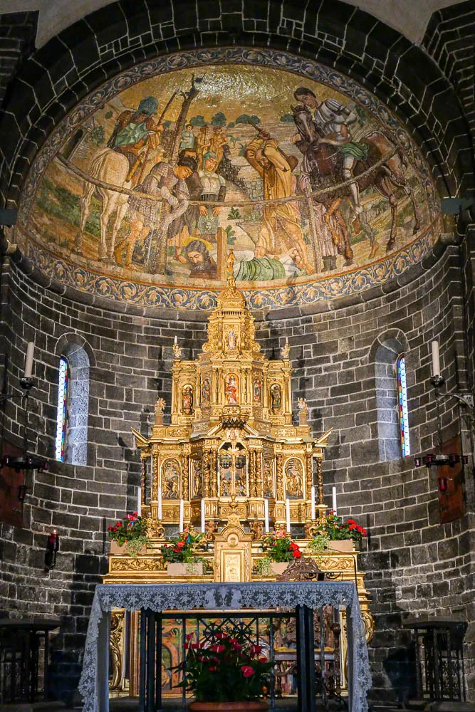 Bellagio basilica di San Giacomo gilded altarpiece vault mosaics
