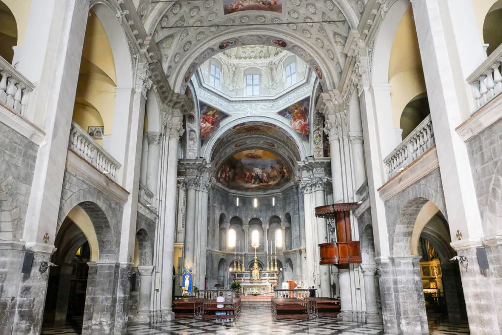 Como Côme intérieur basilique San Fedele Italie