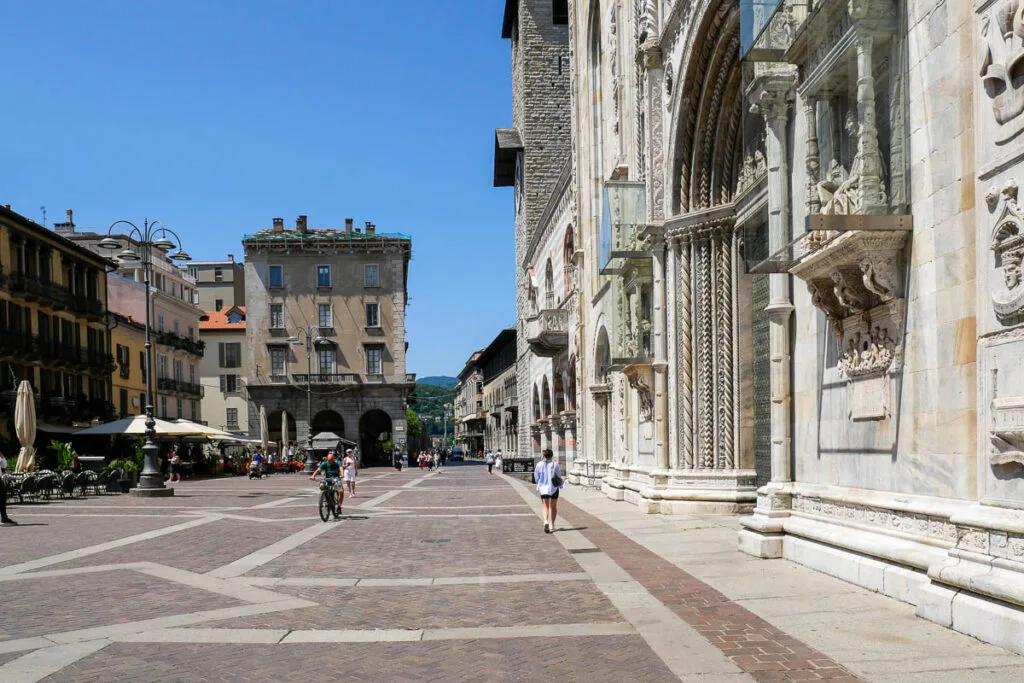 Place Duomo ville Como Côme Italie